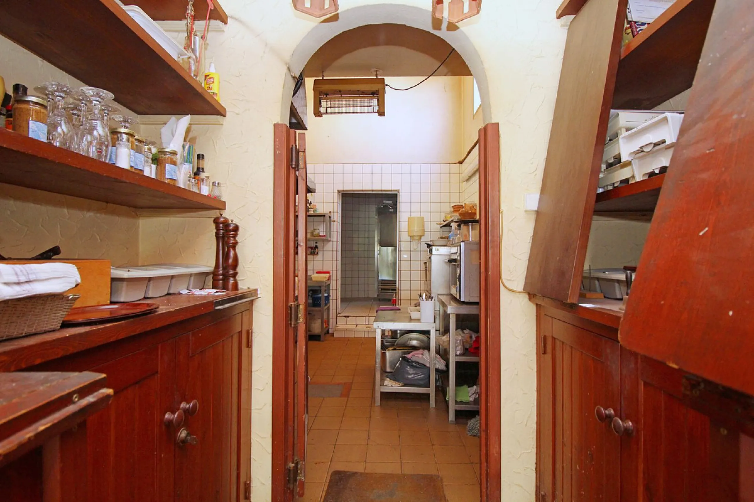 Commercial - Bar в продаже в Marbella, Málaga. Площадь дома 320 м². Площадь участка 2100 м²
