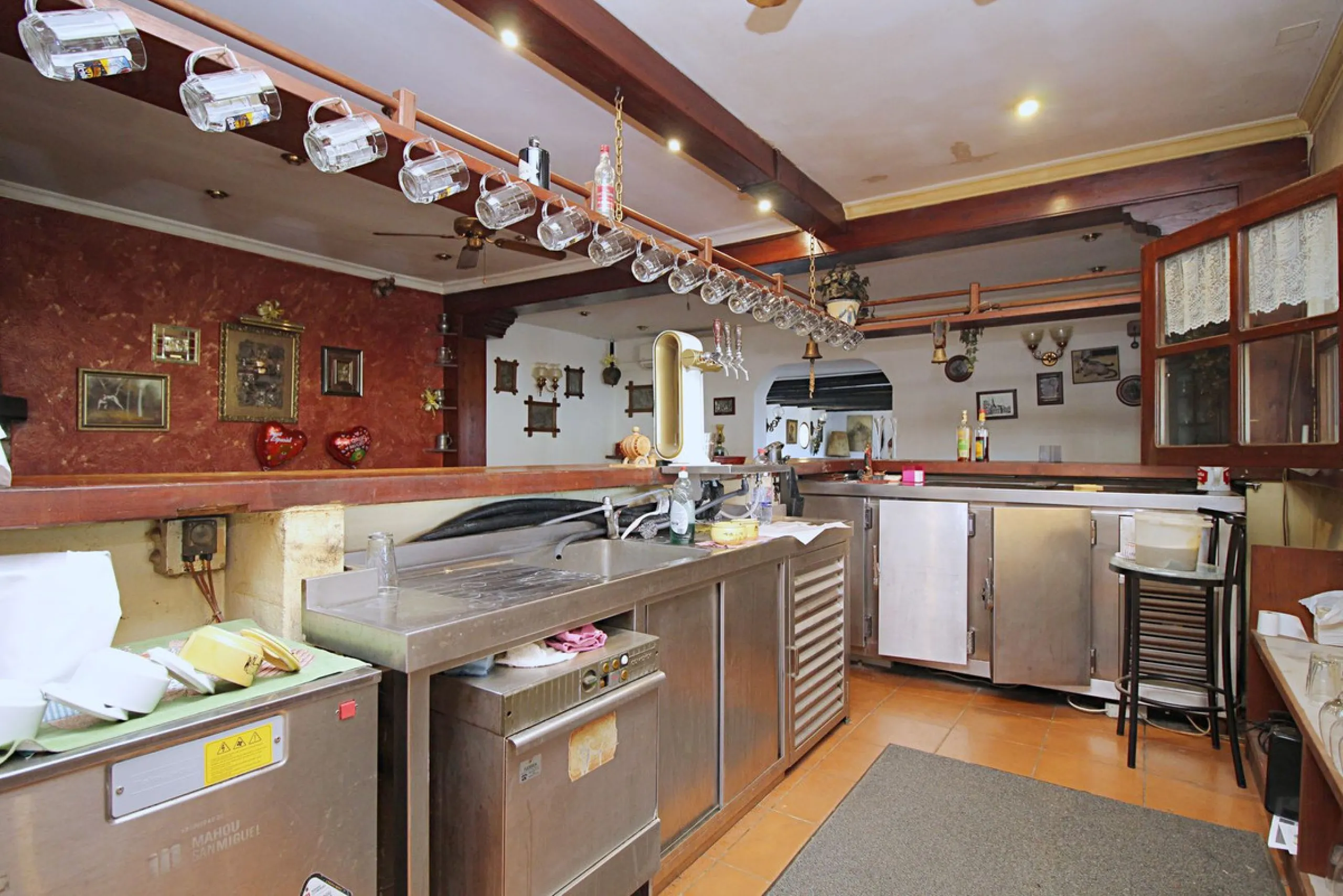 Commercial - Bar в продаже в Marbella, Málaga. Площадь дома 320 м². Площадь участка 2100 м²