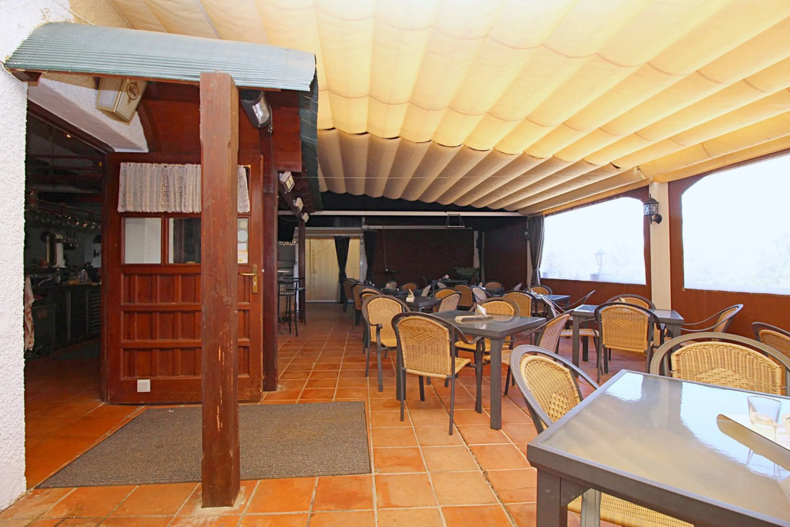Commercial - Bar в продаже в Marbella, Málaga. Площадь дома 320 м². Площадь участка 2100 м²