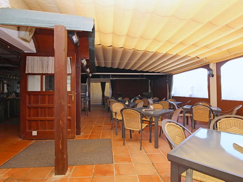 Commercial - Bar в продаже в Marbella, Málaga. Площадь дома 320 м². Площадь участка 2100 м²