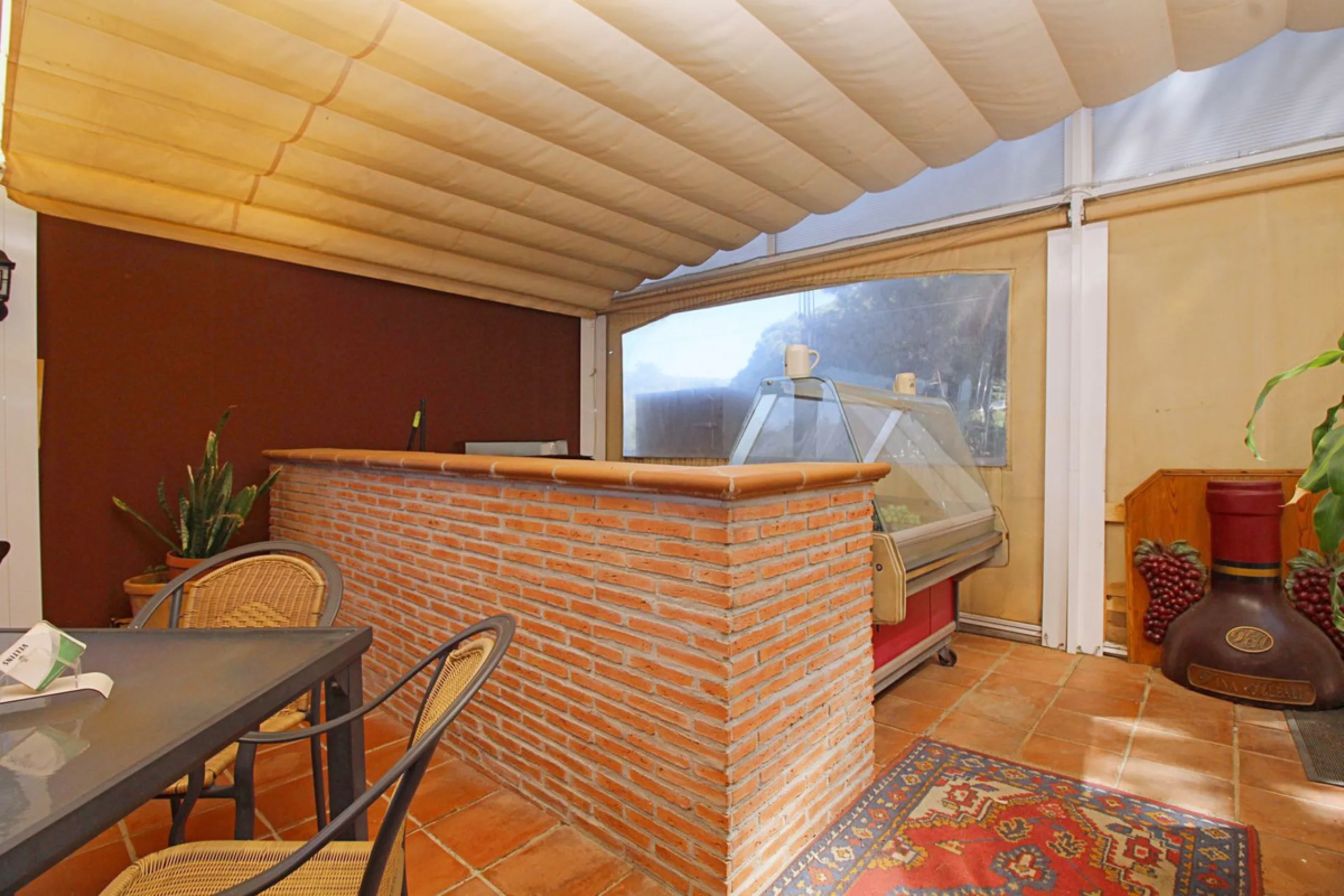 Commercial - Bar в продаже в Marbella, Málaga. Площадь дома 320 м². Площадь участка 2100 м²