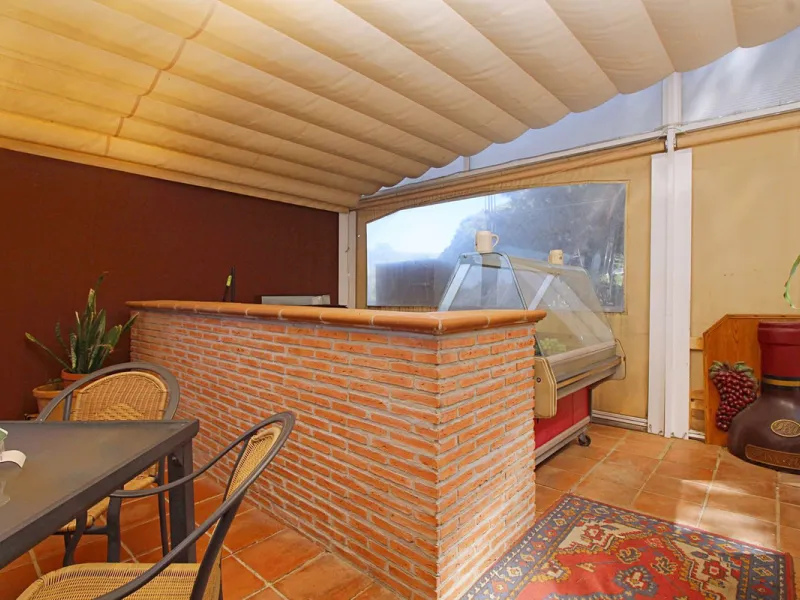 Commercial - Bar в продаже в Marbella, Málaga. Площадь дома 320 м². Площадь участка 2100 м²