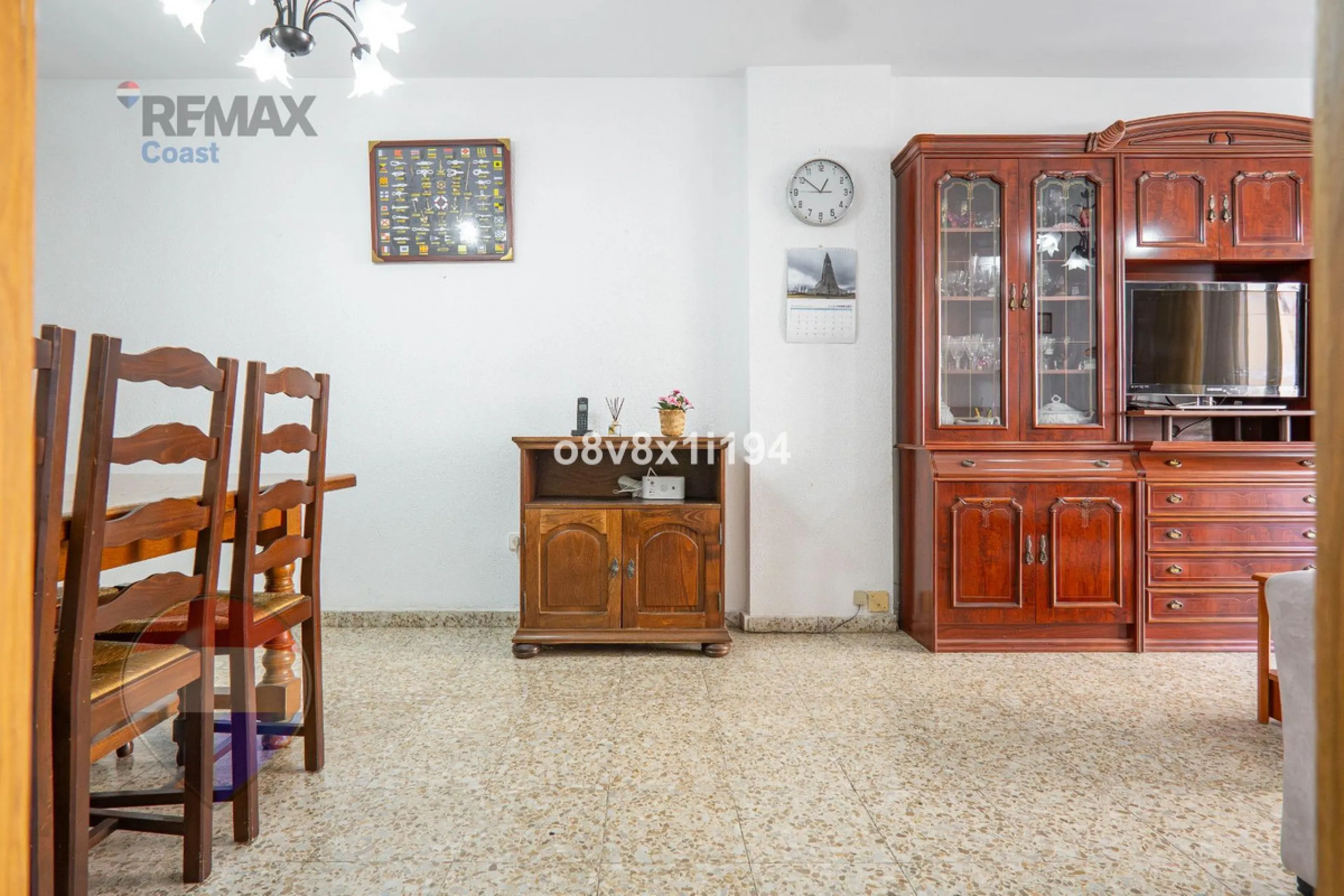 We present an exceptional opportunity to acquire an apartment in the highly sought-after area of Princesa Huelin, just 680 meters from the beach.