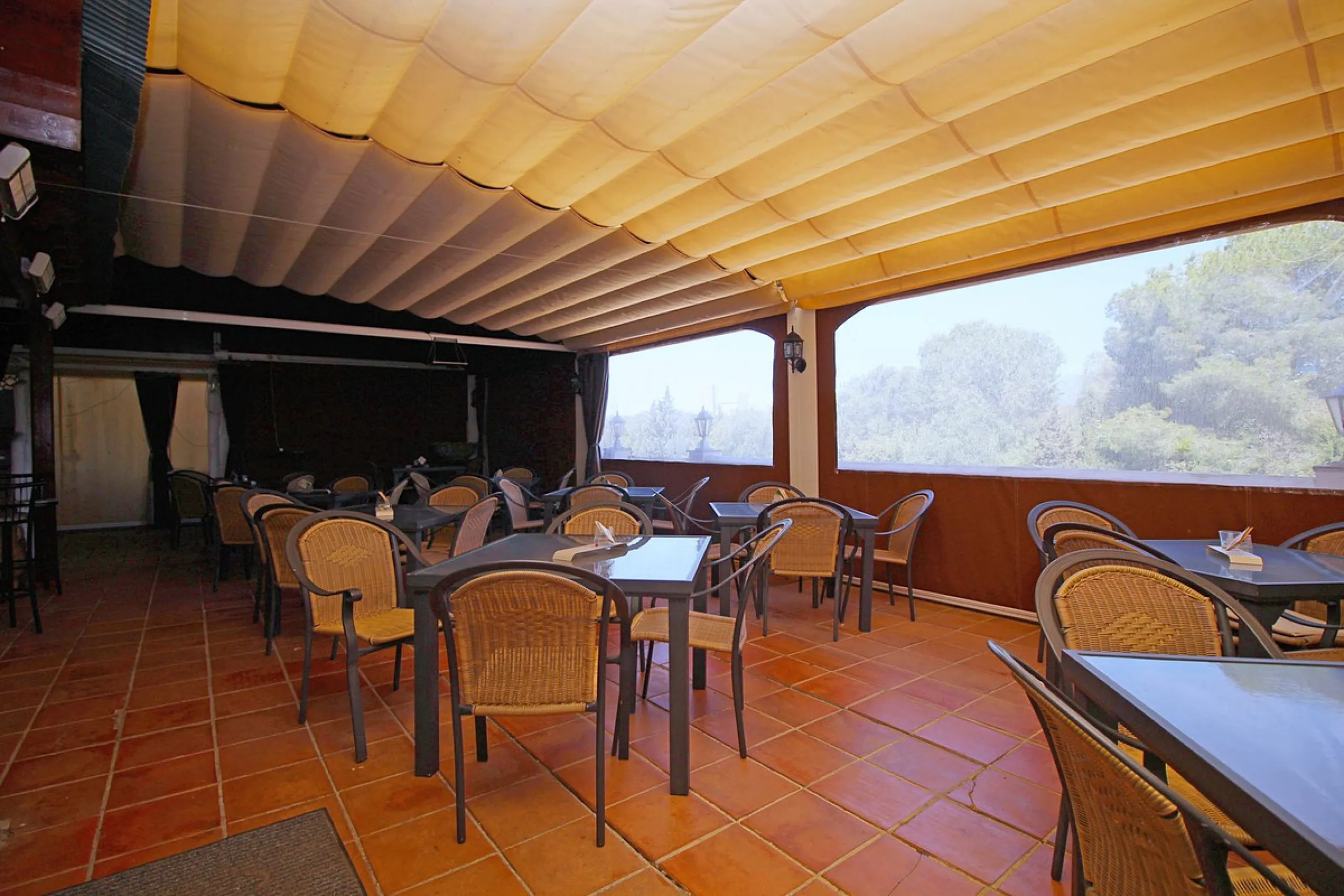Commercial - Bar в продаже в Marbella, Málaga. Площадь дома 320 м². Площадь участка 2100 м²