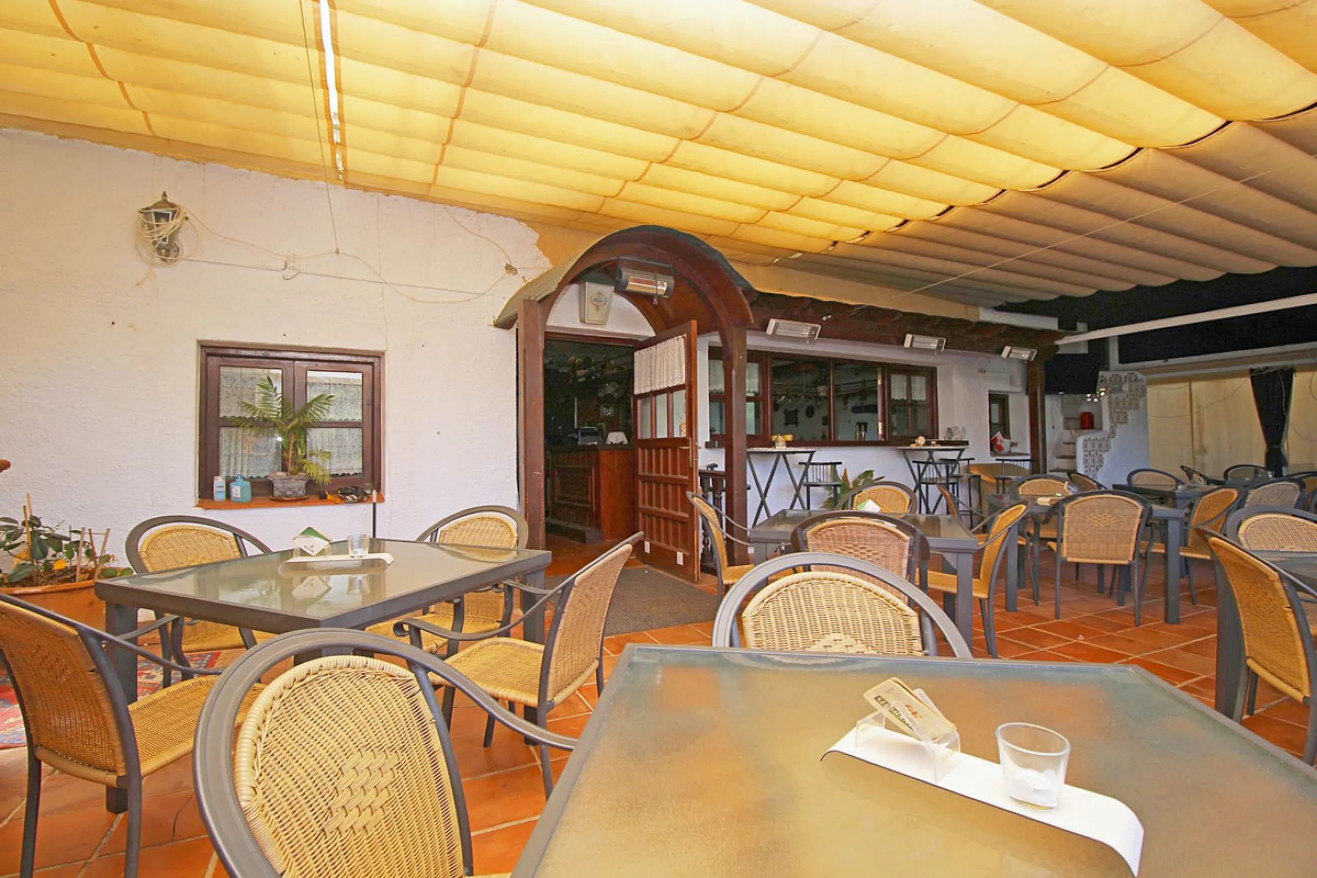 Commercial - Bar в продаже в Marbella, Málaga. Площадь дома 320 м². Площадь участка 2100 м²