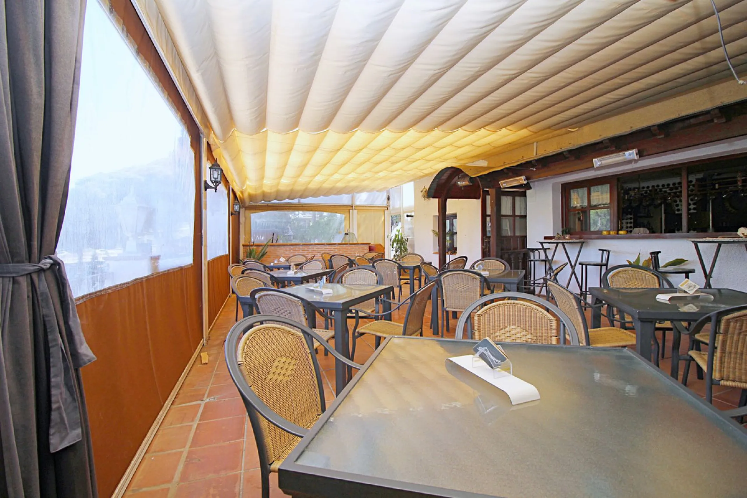 Commercial - Bar в продаже в Marbella, Málaga. Площадь дома 320 м². Площадь участка 2100 м²