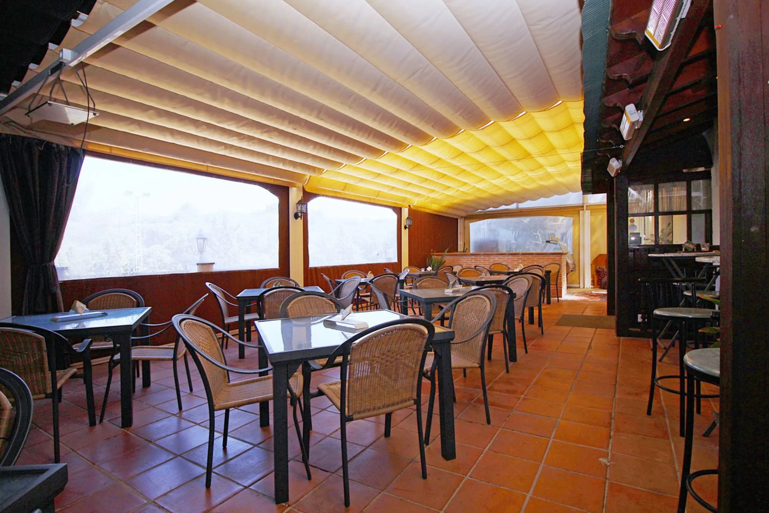 Commercial - Bar в продаже в Marbella, Málaga. Площадь дома 320 м². Площадь участка 2100 м²