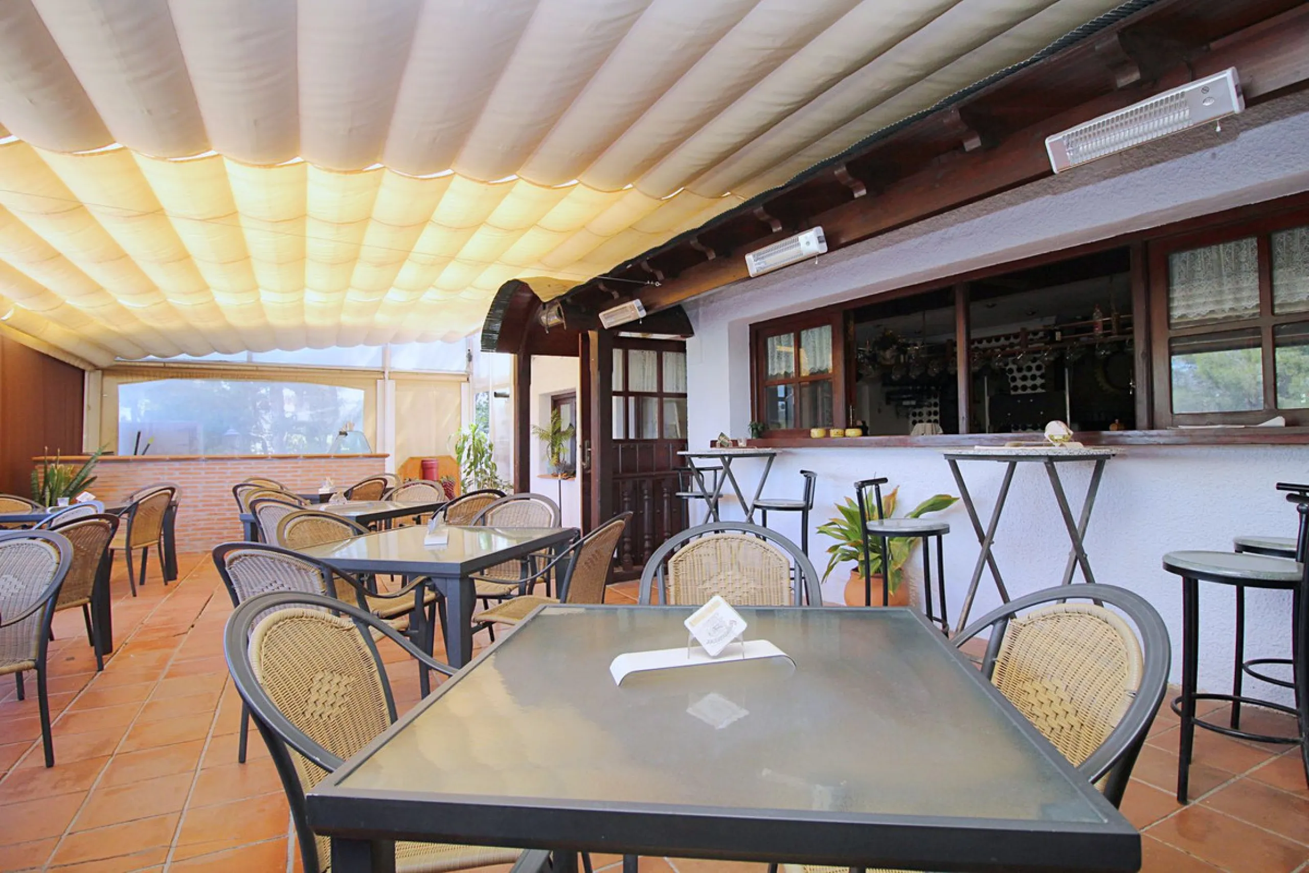 Commercial - Bar в продаже в Marbella, Málaga. Площадь дома 320 м². Площадь участка 2100 м²