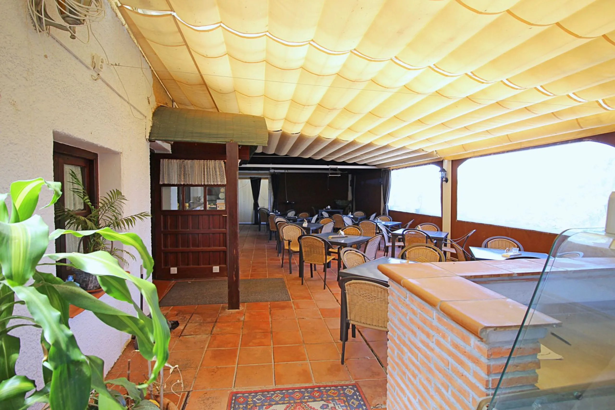 Commercial - Bar в продаже в Marbella, Málaga. Площадь дома 320 м². Площадь участка 2100 м²