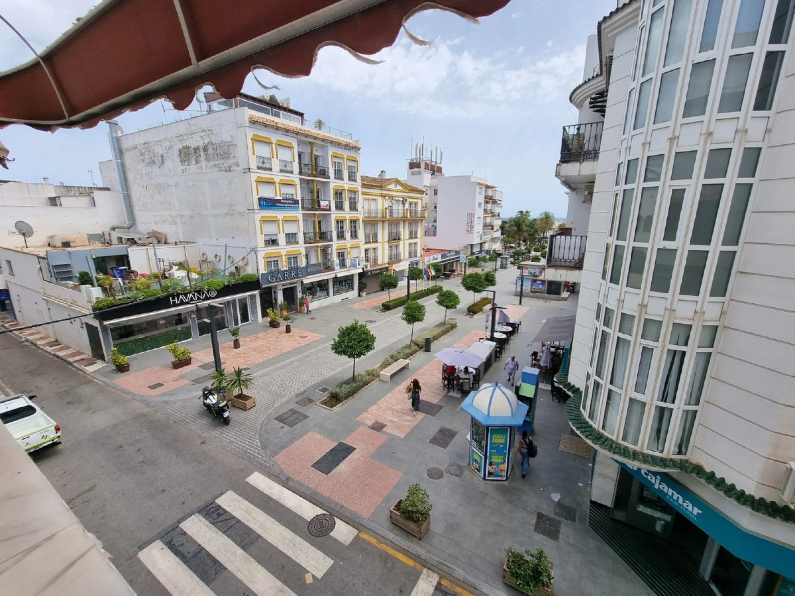 "A Prestigious Corporate Landmark in San Pedro Center"