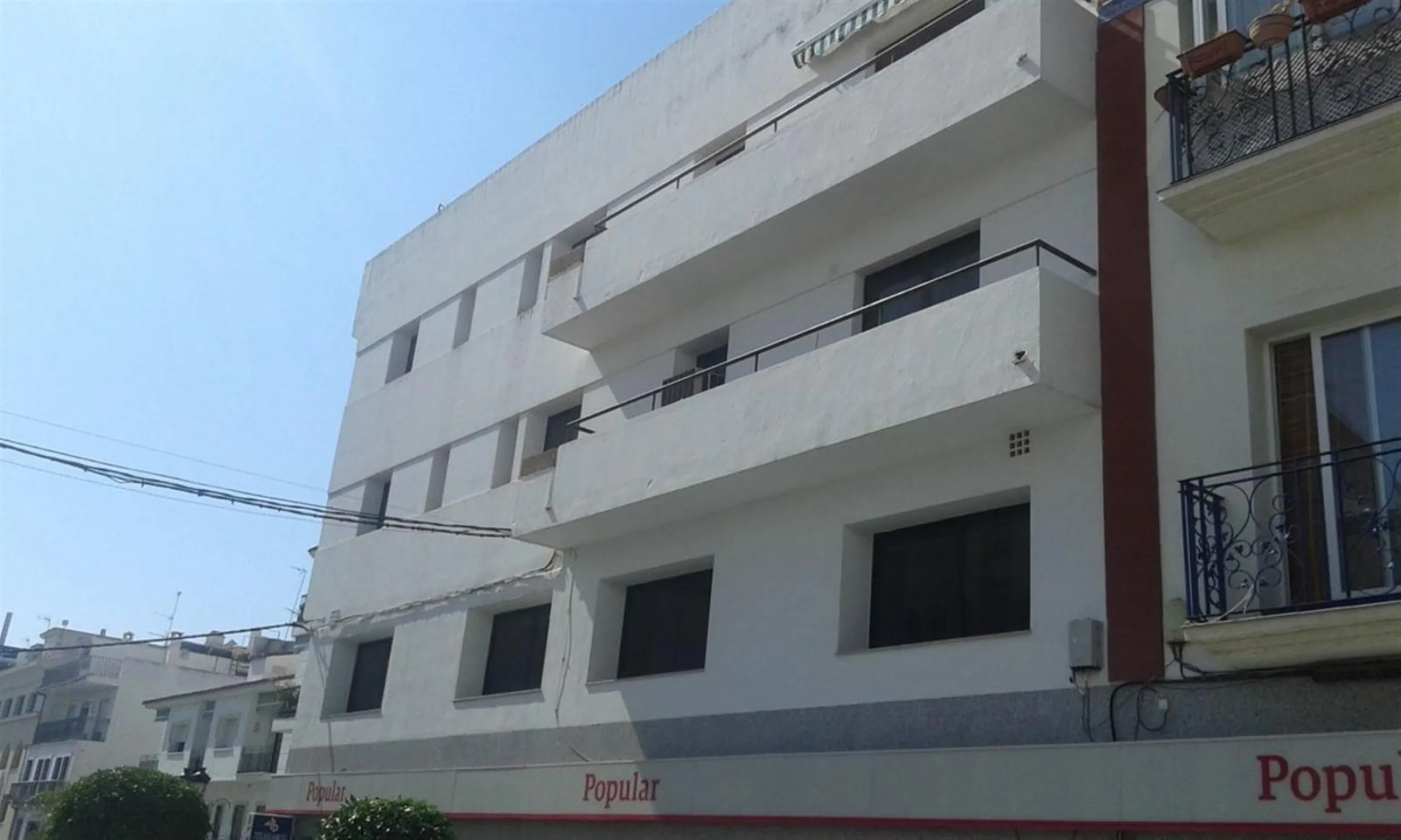 "A Prestigious Corporate Landmark in San Pedro Center"