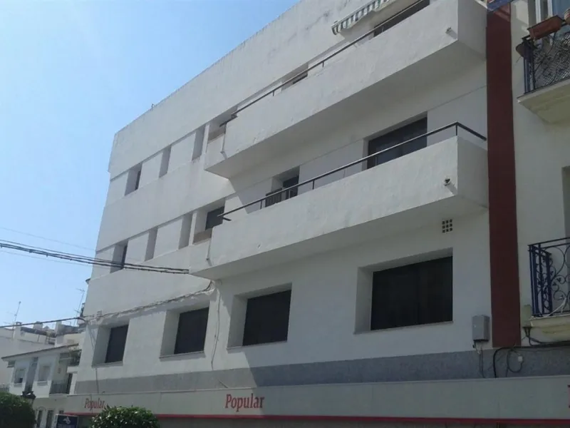 "A Prestigious Corporate Landmark in San Pedro Center"