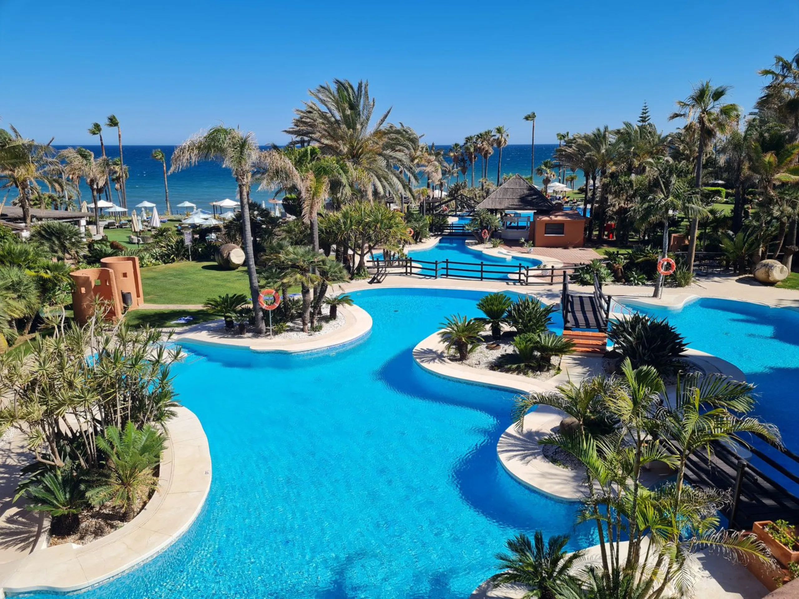 Exceptional Upper floor apartment located in the private wing of suites in the prestigious Hotel Kempinski with stunning views to Africa and Gibraltar.