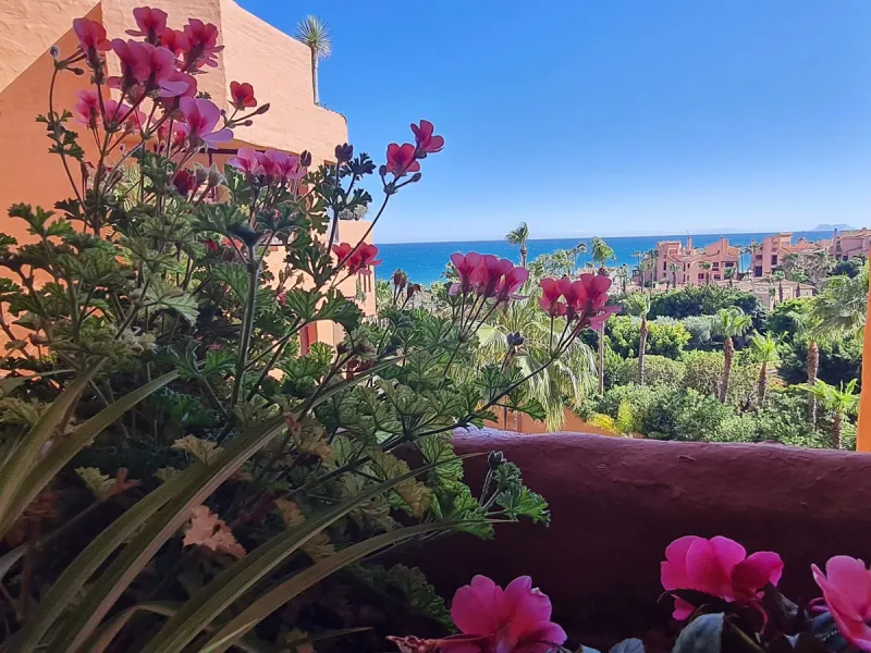 Exceptional Upper floor apartment located in the private wing of suites in the prestigious Hotel Kempinski with stunning views to Africa and Gibraltar.