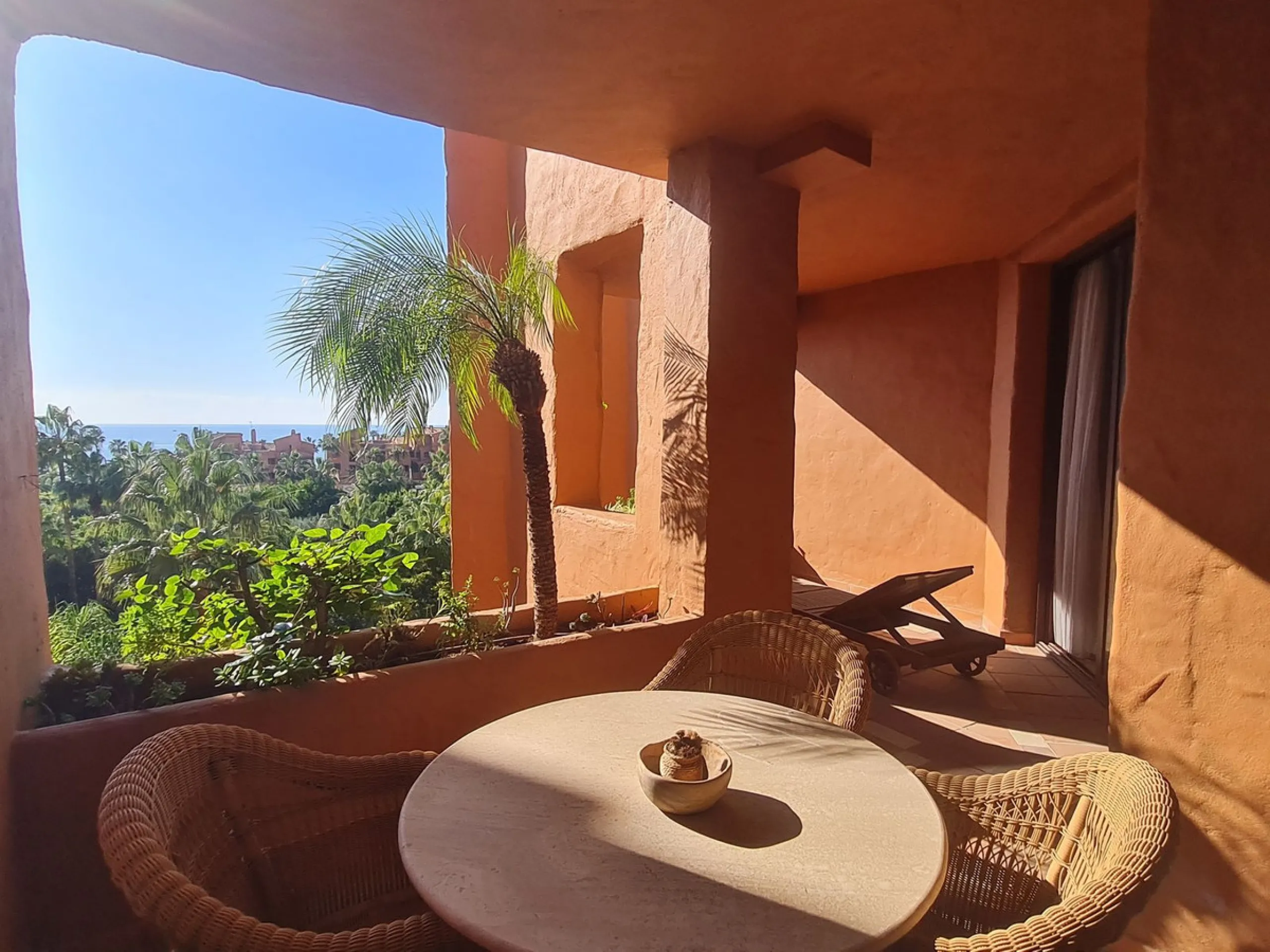 Exceptional Upper floor apartment located in the private wing of suites in the prestigious Hotel Kempinski with stunning views to Africa and Gibraltar.