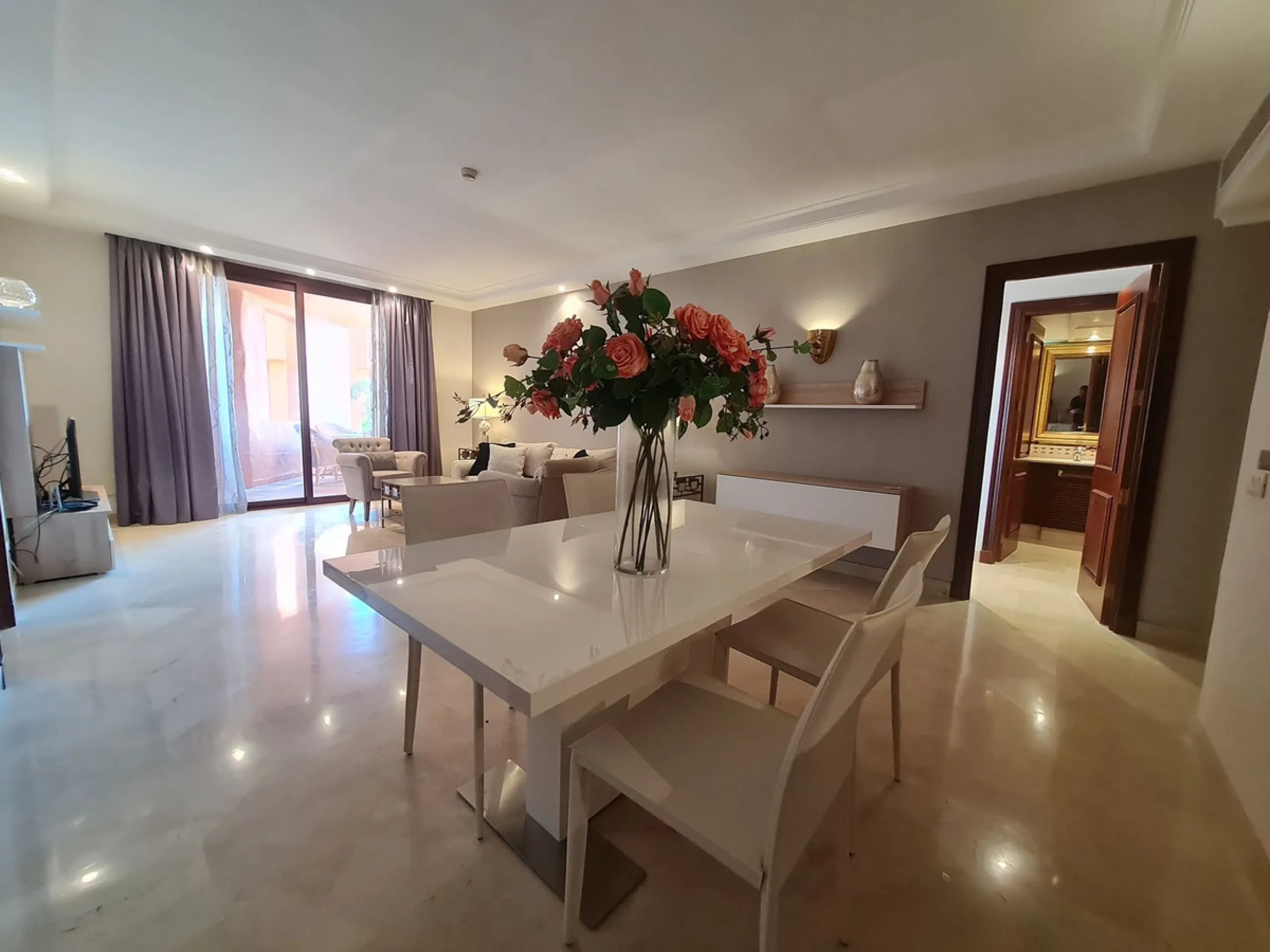 Exceptional Upper floor apartment located in the private wing of suites in the prestigious Hotel Kempinski with stunning views to Africa and Gibraltar.