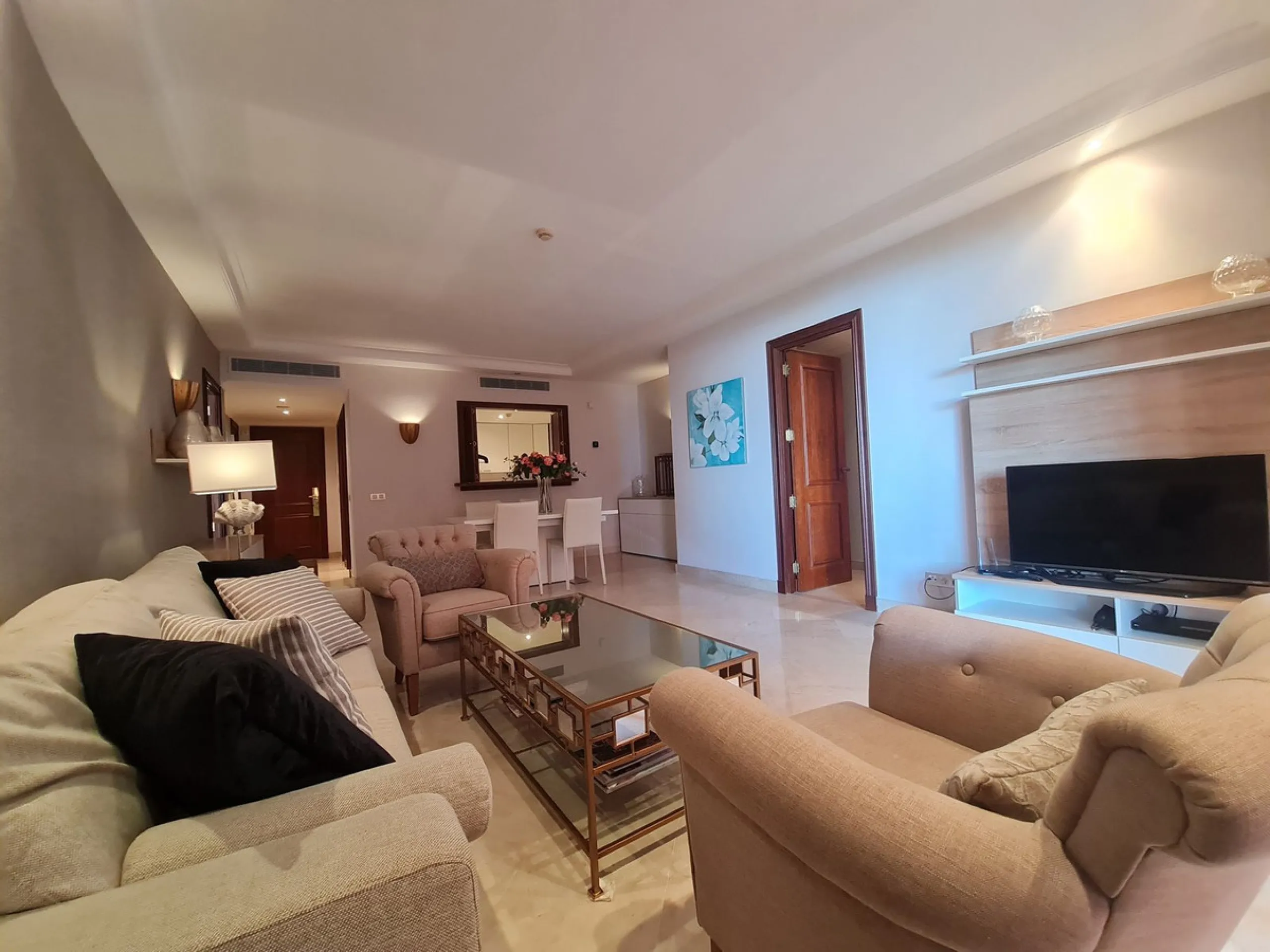 Exceptional Upper floor apartment located in the private wing of suites in the prestigious Hotel Kempinski with stunning views to Africa and Gibraltar.