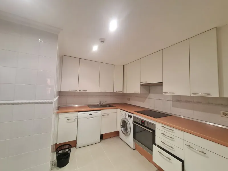 Exceptional Upper floor apartment located in the private wing of suites in the prestigious Hotel Kempinski with stunning views to Africa and Gibraltar.