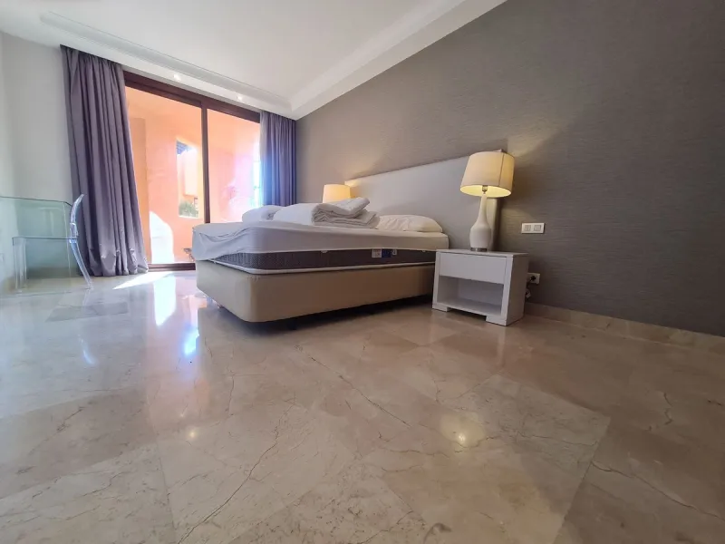 Exceptional Upper floor apartment located in the private wing of suites in the prestigious Hotel Kempinski with stunning views to Africa and Gibraltar.