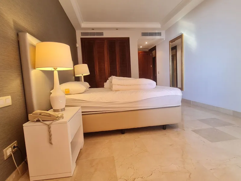 Exceptional Upper floor apartment located in the private wing of suites in the prestigious Hotel Kempinski with stunning views to Africa and Gibraltar.