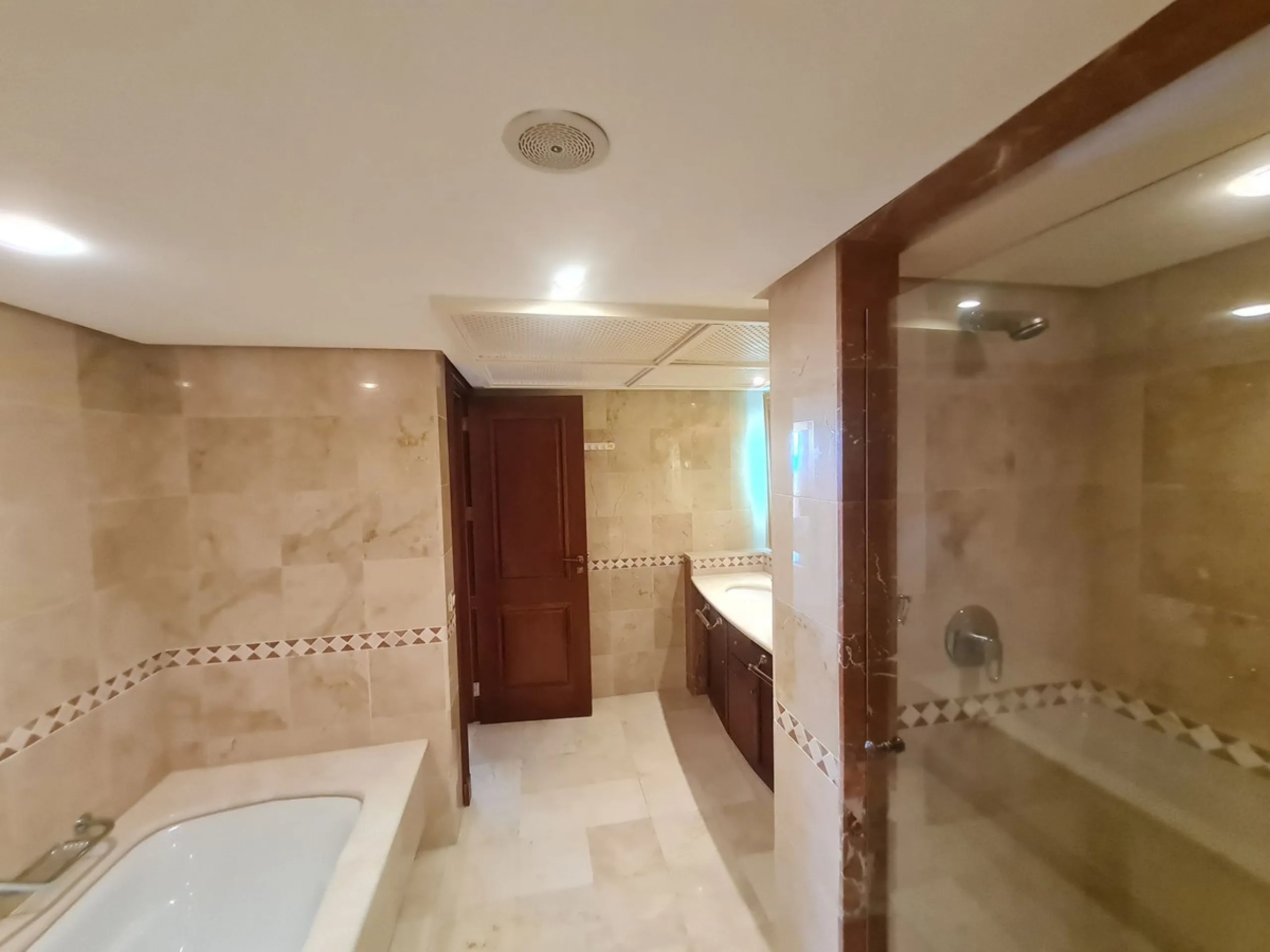 Exceptional Upper floor apartment located in the private wing of suites in the prestigious Hotel Kempinski with stunning views to Africa and Gibraltar.