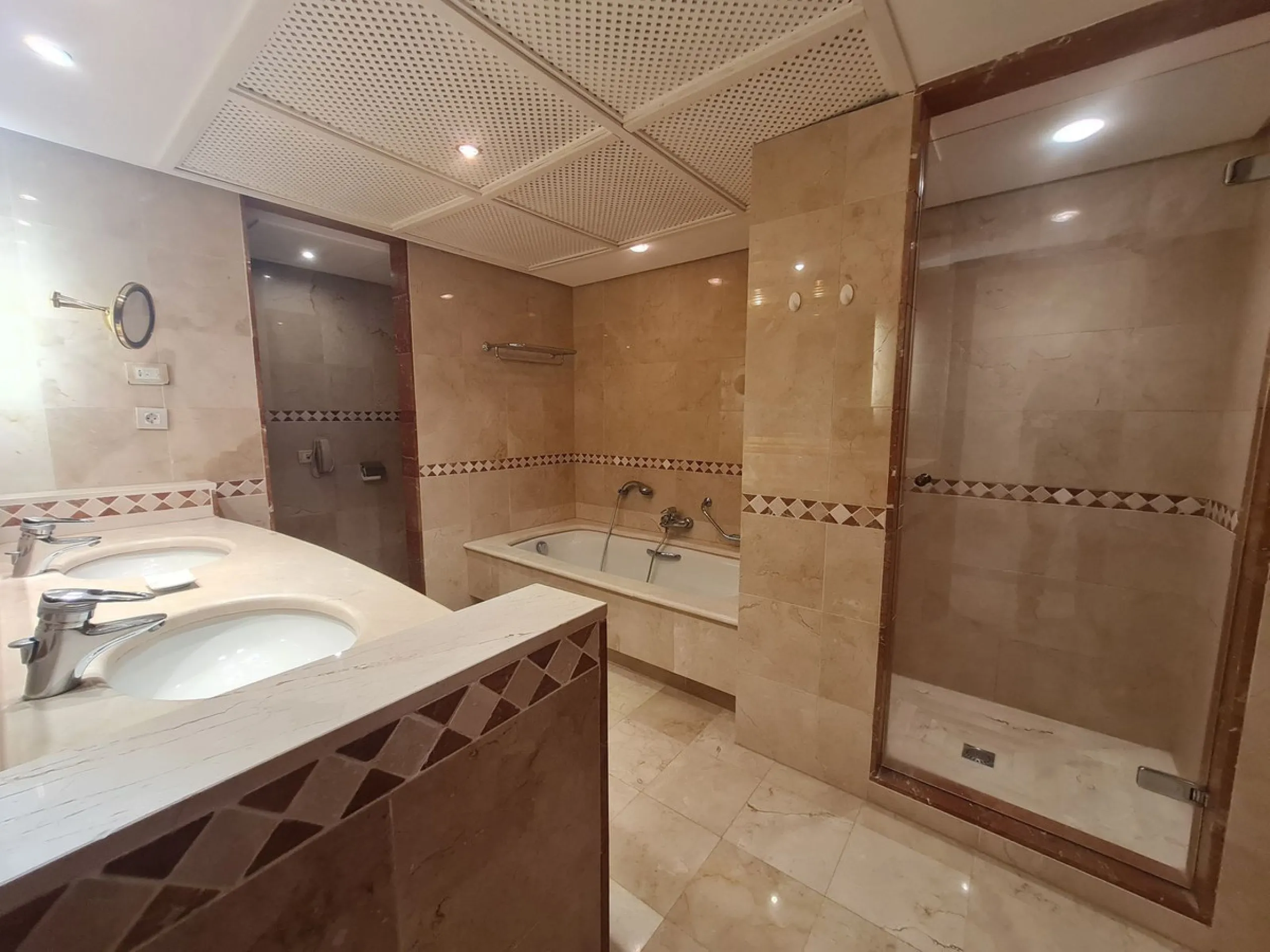 Exceptional Upper floor apartment located in the private wing of suites in the prestigious Hotel Kempinski with stunning views to Africa and Gibraltar.