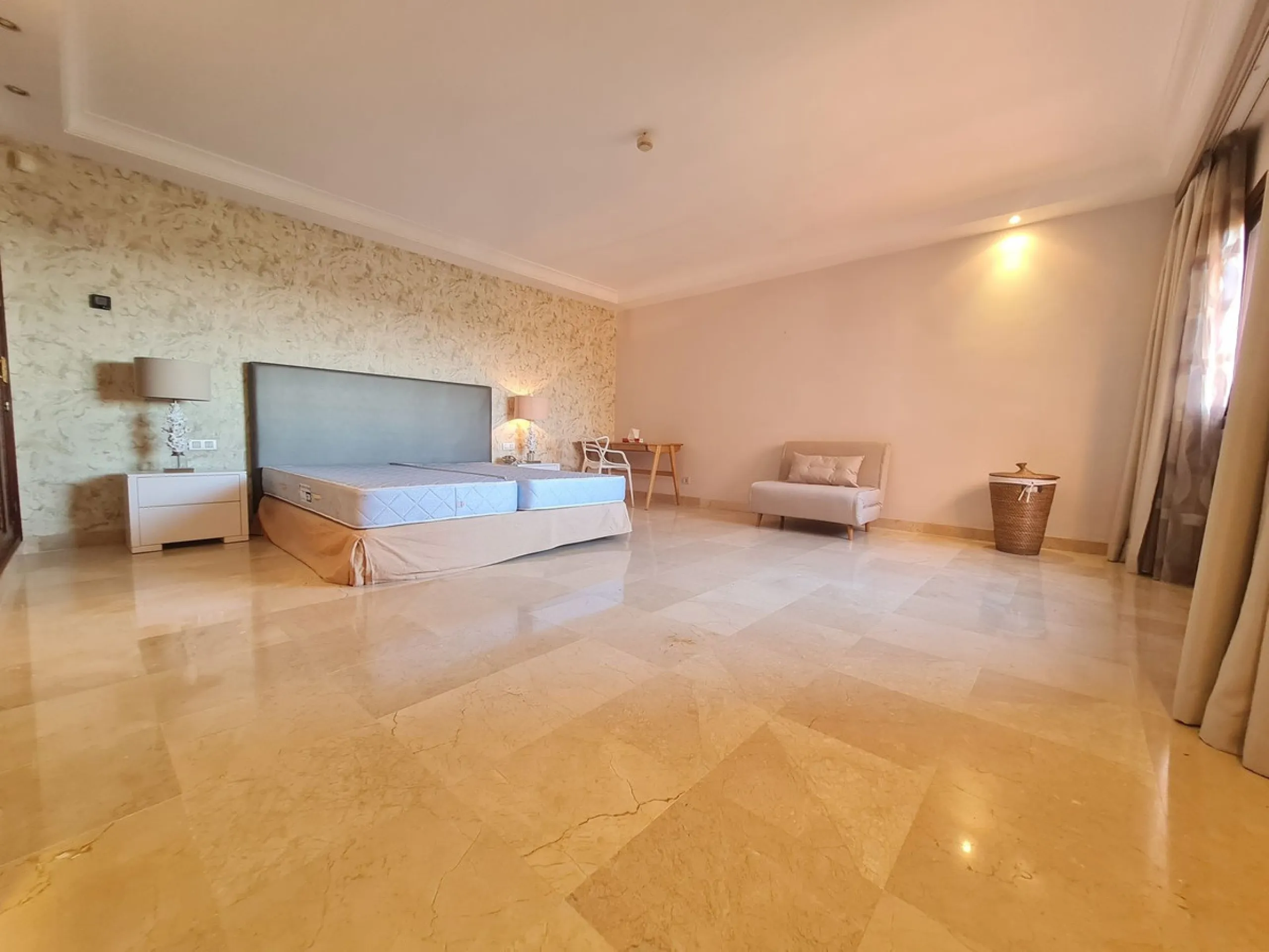Exceptional Upper floor apartment located in the private wing of suites in the prestigious Hotel Kempinski with stunning views to Africa and Gibraltar.