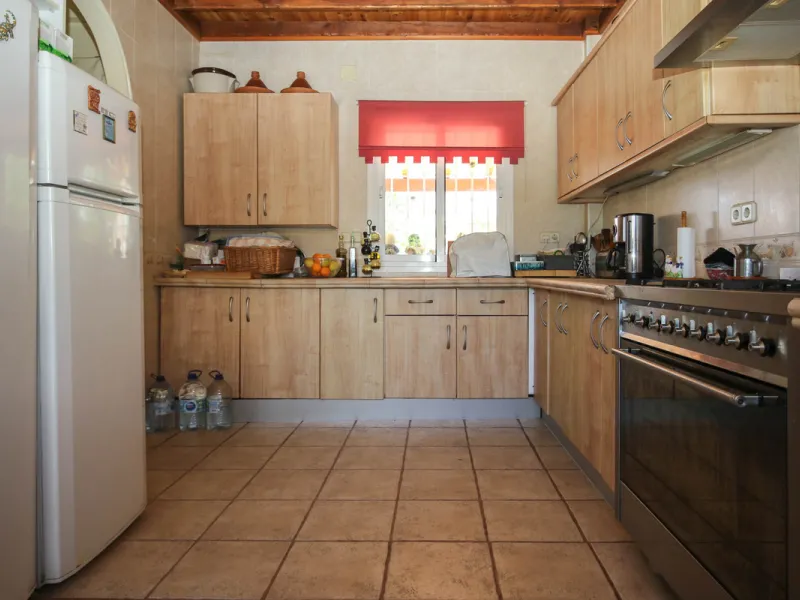 Geräumige Villa mit separatem Gästeappartement in ruhiger Lage