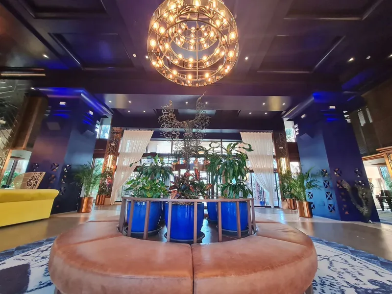 Exceptional Upper floor apartment located in the private wing of suites in the prestigious Hotel Kempinski with stunning views to Africa and Gibraltar.