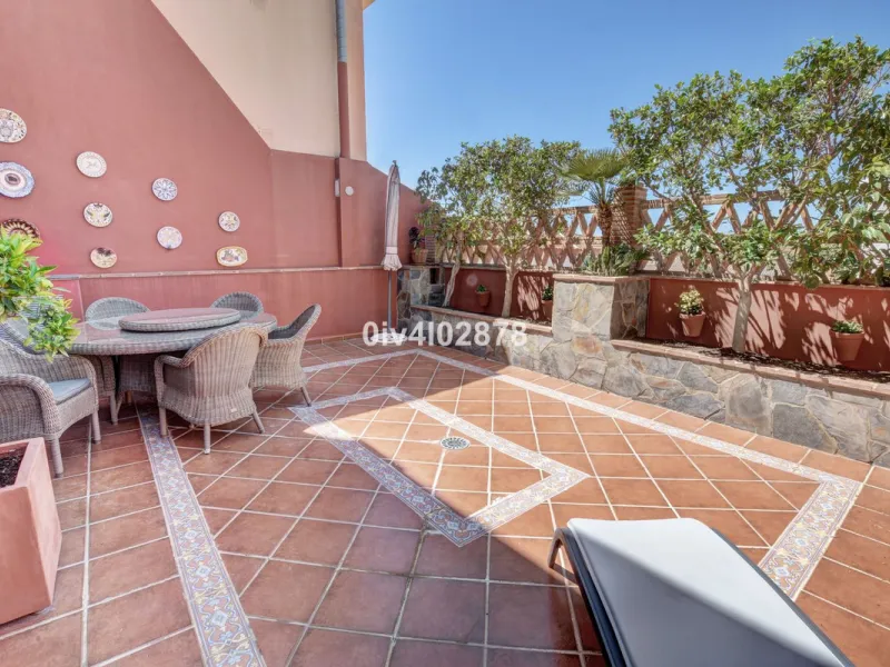 House - Townhouse в продаже в Benalmadena, Málaga. В доме 4 спален и 3 ванных комнат. Площадь дома 290 м²