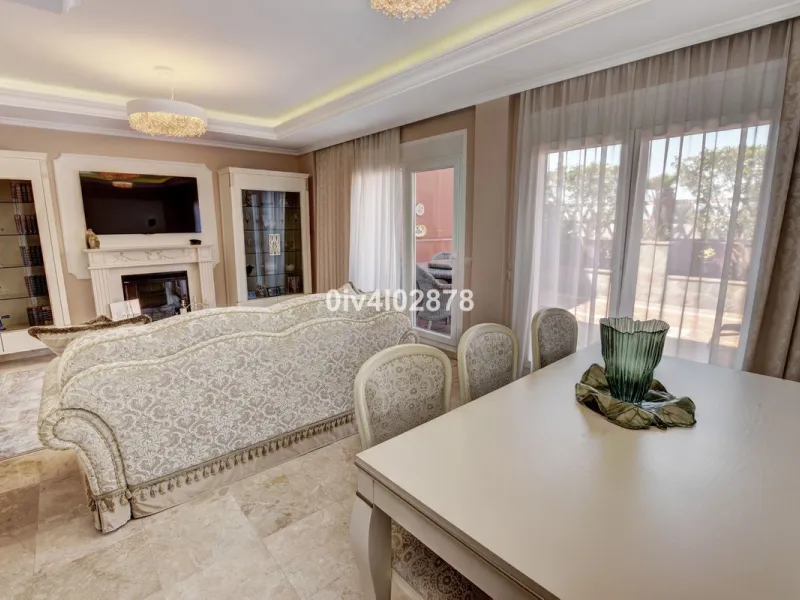 House - Townhouse в продаже в Benalmadena, Málaga. В доме 4 спален и 3 ванных комнат. Площадь дома 290 м²