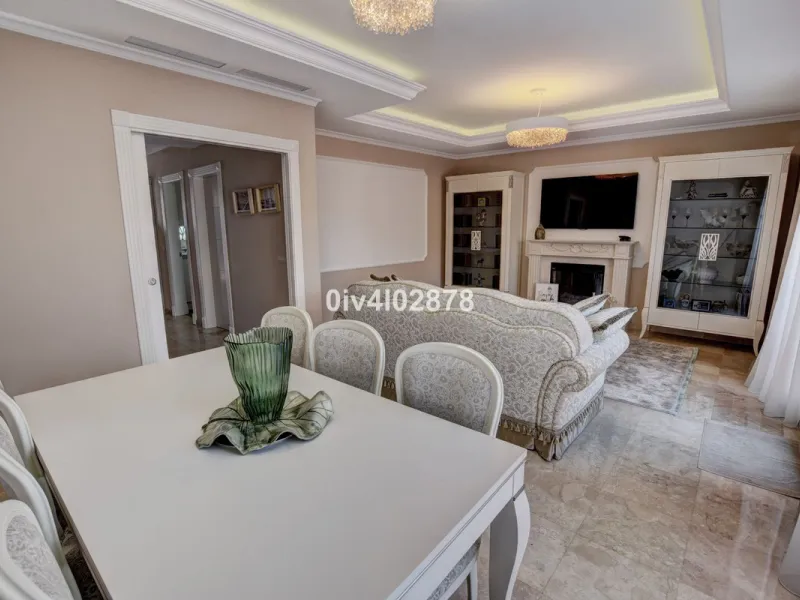 House - Townhouse в продаже в Benalmadena, Málaga. В доме 4 спален и 3 ванных комнат. Площадь дома 290 м²