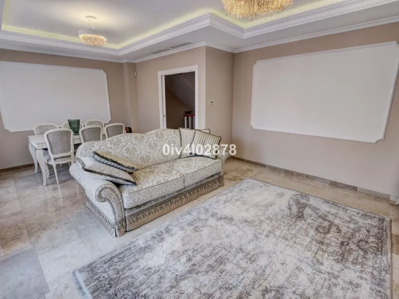 House - Townhouse в продаже в Benalmadena, Málaga. В доме 4 спален и 3 ванных комнат. Площадь дома 290 м²