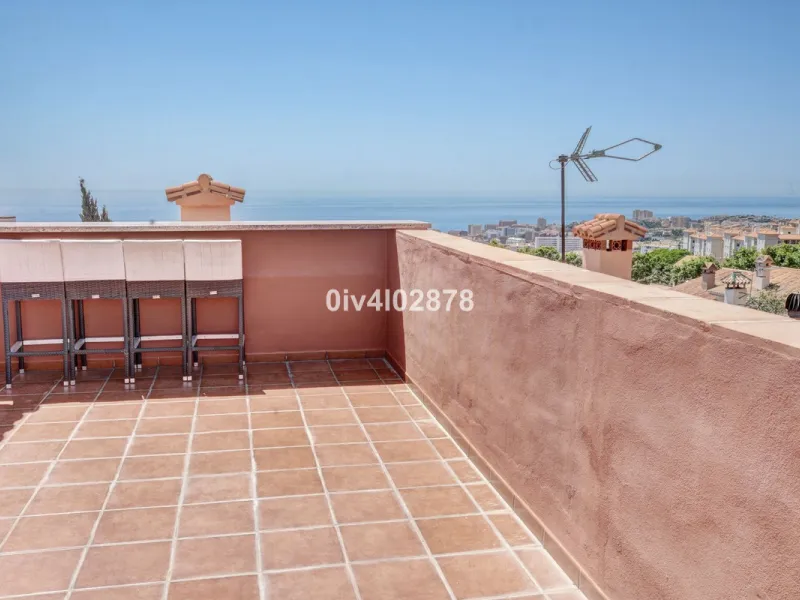 House - Townhouse в продаже в Benalmadena, Málaga. В доме 4 спален и 3 ванных комнат. Площадь дома 290 м²