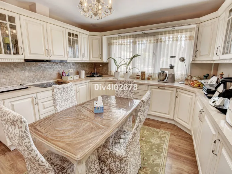 House - Townhouse в продаже в Benalmadena, Málaga. В доме 4 спален и 3 ванных комнат. Площадь дома 290 м²