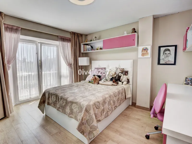 House - Townhouse в продаже в Benalmadena, Málaga. В доме 4 спален и 3 ванных комнат. Площадь дома 290 м²
