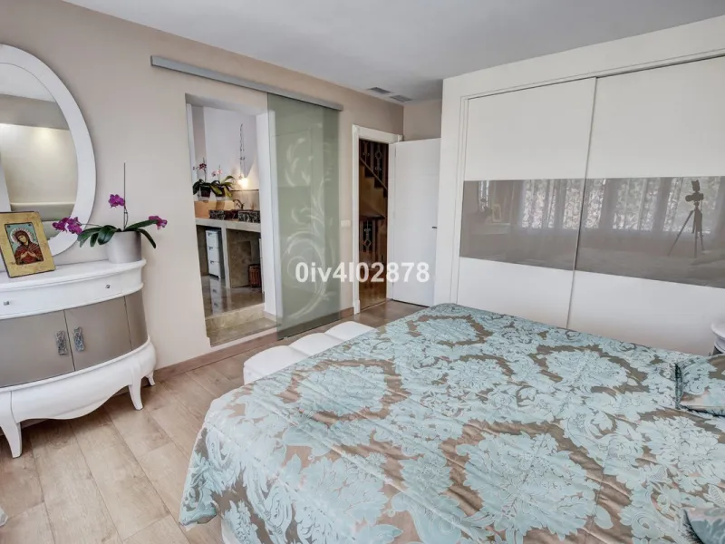 House - Townhouse в продаже в Benalmadena, Málaga. В доме 4 спален и 3 ванных комнат. Площадь дома 290 м²