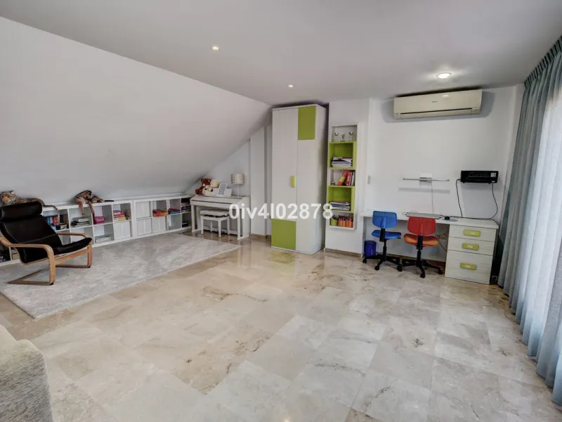 House - Townhouse в продаже в Benalmadena, Málaga. В доме 4 спален и 3 ванных комнат. Площадь дома 290 м²