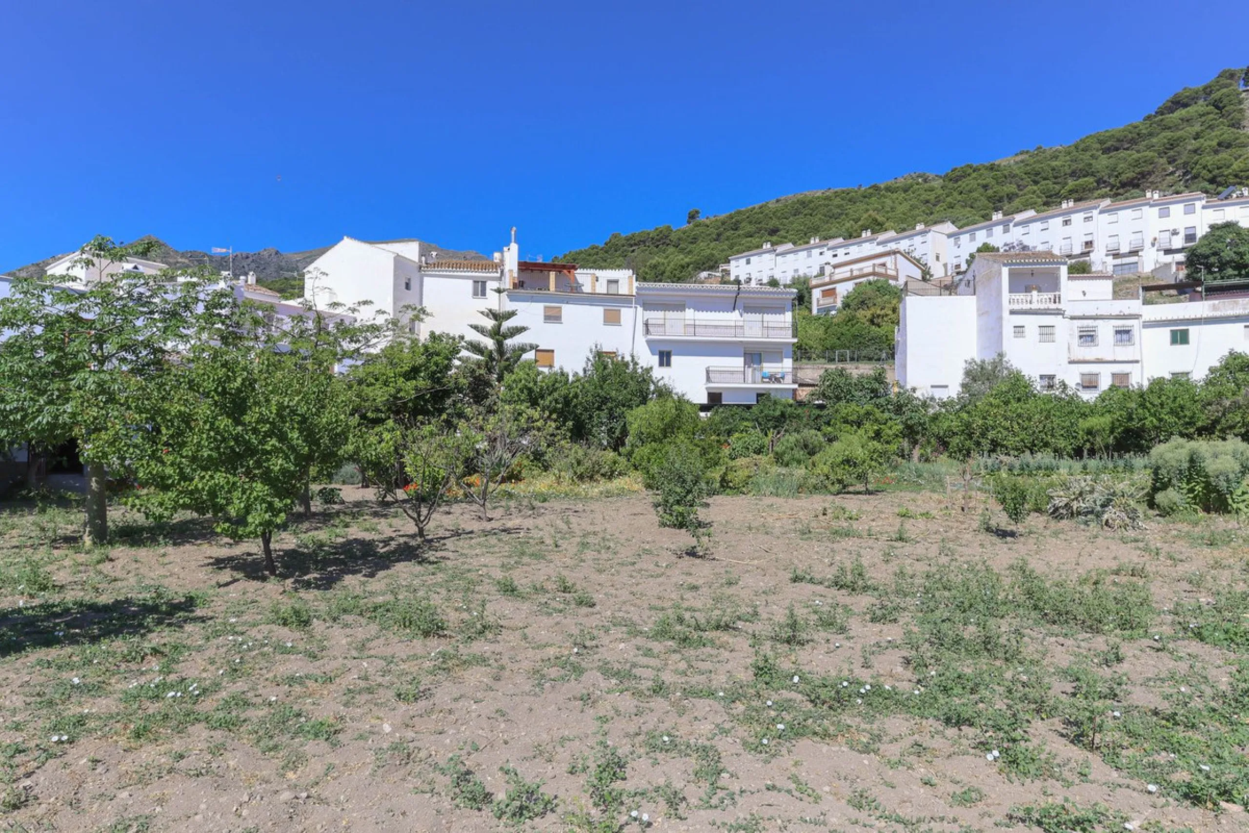 House - Townhouse в продаже в Casarabonela, Málaga. В доме 4 спален и 2 ванных комнат. Площадь дома 800 м². Площадь участка 3000 м²