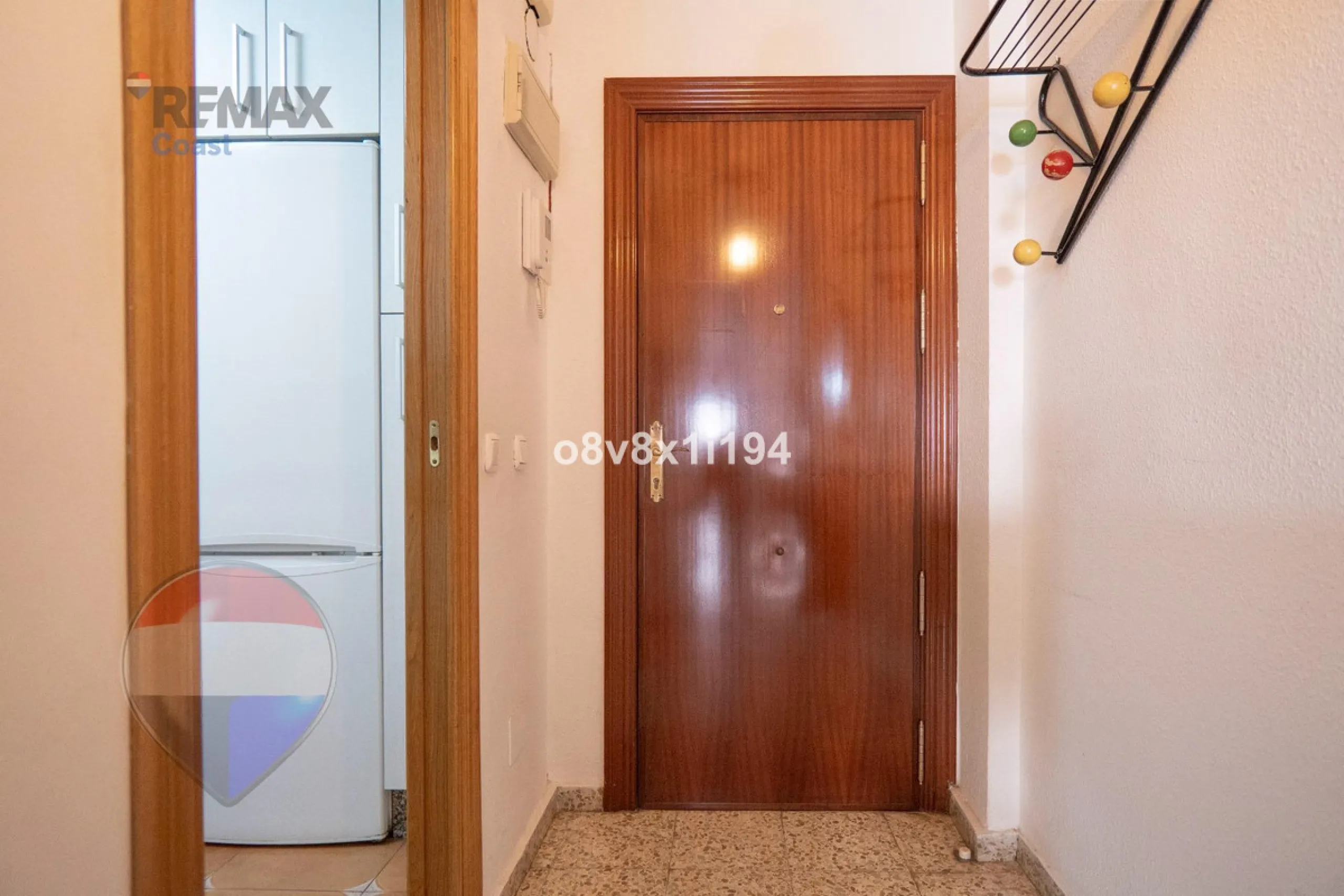 We present an exceptional opportunity to acquire an apartment in the highly sought-after area of Princesa Huelin, just 680 meters from the beach.