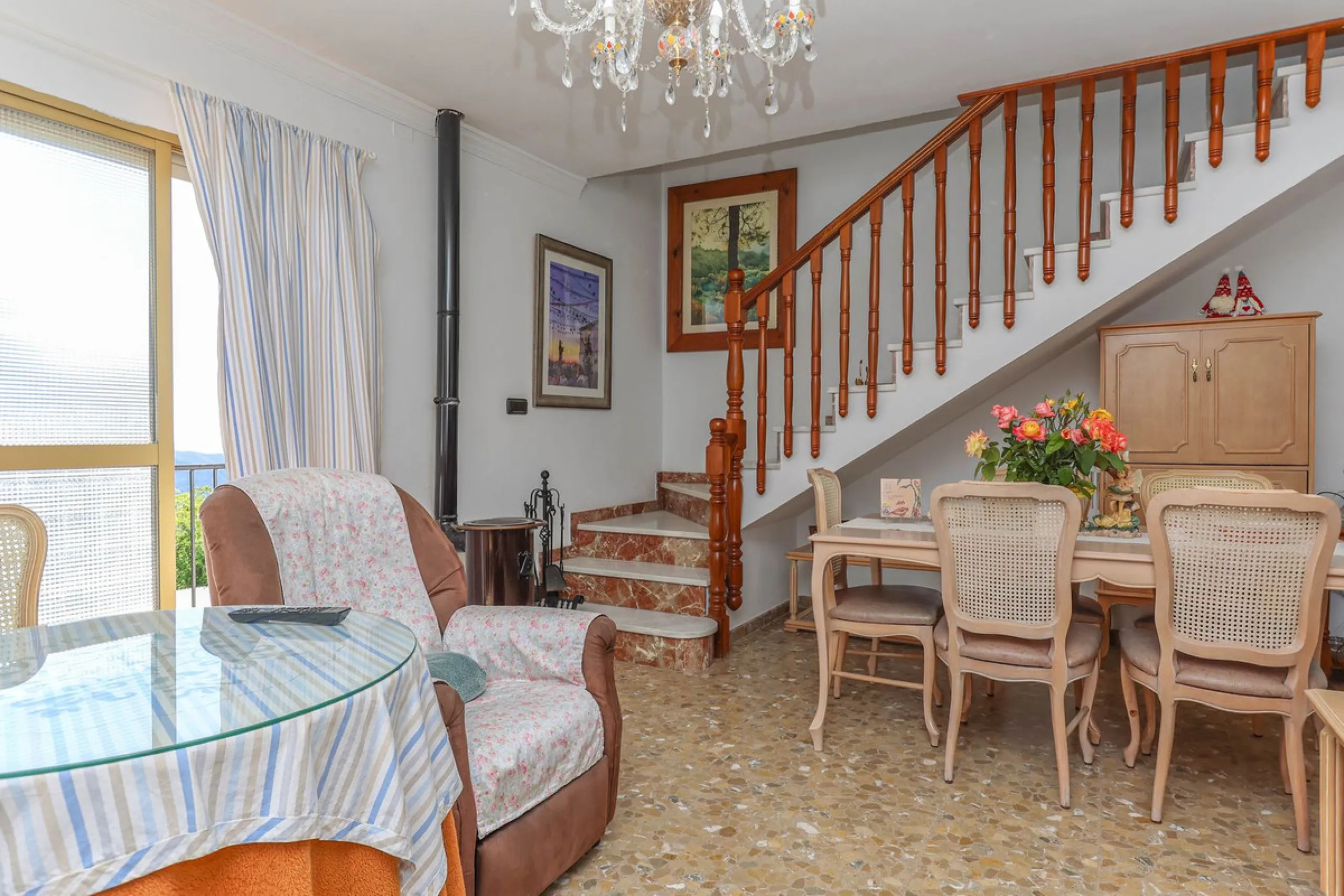 House - Townhouse в продаже в Casarabonela, Málaga. В доме 4 спален и 2 ванных комнат. Площадь дома 800 м². Площадь участка 3000 м²