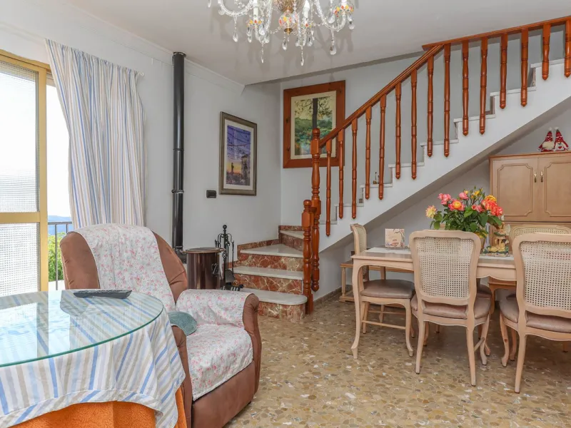 House - Townhouse в продаже в Casarabonela, Málaga. В доме 4 спален и 2 ванных комнат. Площадь дома 800 м². Площадь участка 3000 м²