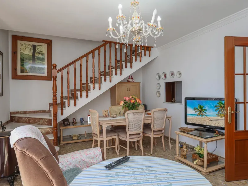 House - Townhouse в продаже в Casarabonela, Málaga. В доме 4 спален и 2 ванных комнат. Площадь дома 800 м². Площадь участка 3000 м²