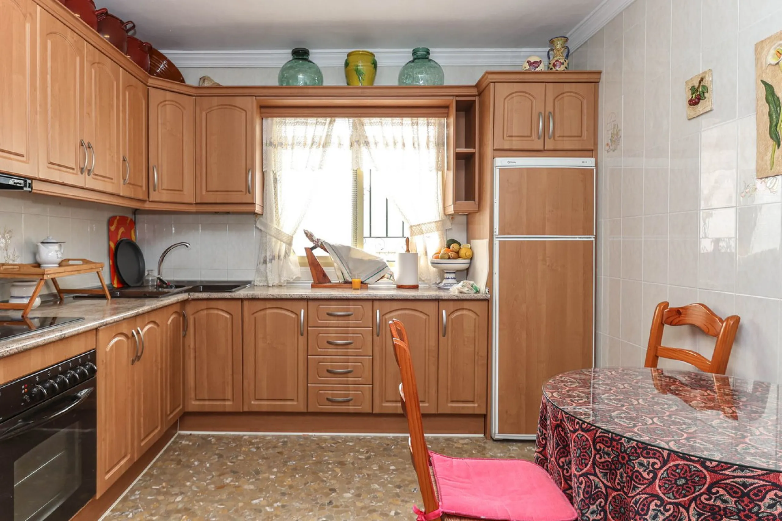 House - Townhouse в продаже в Casarabonela, Málaga. В доме 4 спален и 2 ванных комнат. Площадь дома 800 м². Площадь участка 3000 м²
