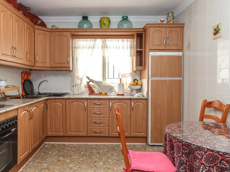 House - Townhouse в продаже в Casarabonela, Málaga. В доме 4 спален и 2 ванных комнат. Площадь дома 800 м². Площадь участка 3000 м²