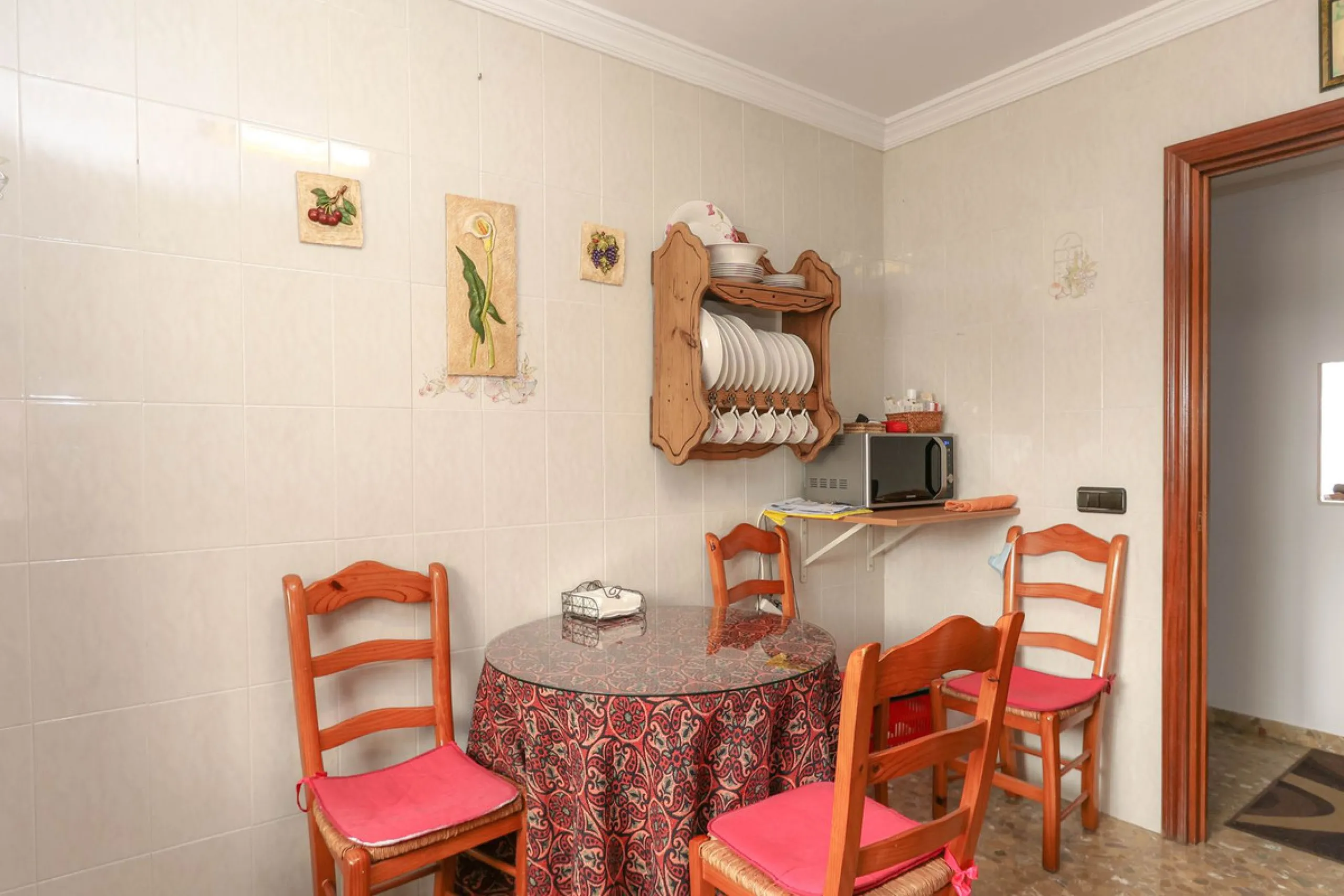 House - Townhouse в продаже в Casarabonela, Málaga. В доме 4 спален и 2 ванных комнат. Площадь дома 800 м². Площадь участка 3000 м²
