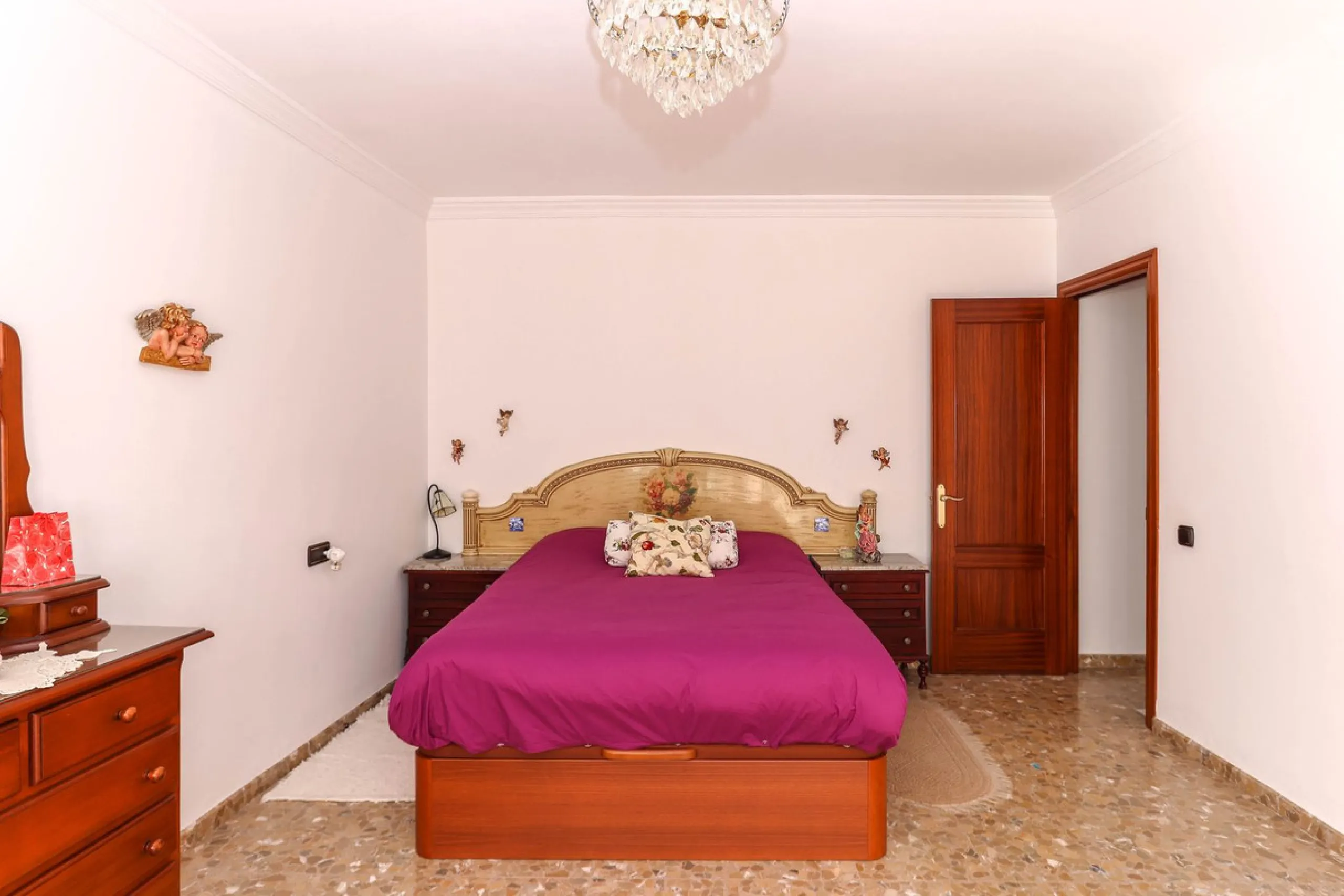 House - Townhouse в продаже в Casarabonela, Málaga. В доме 4 спален и 2 ванных комнат. Площадь дома 800 м². Площадь участка 3000 м²