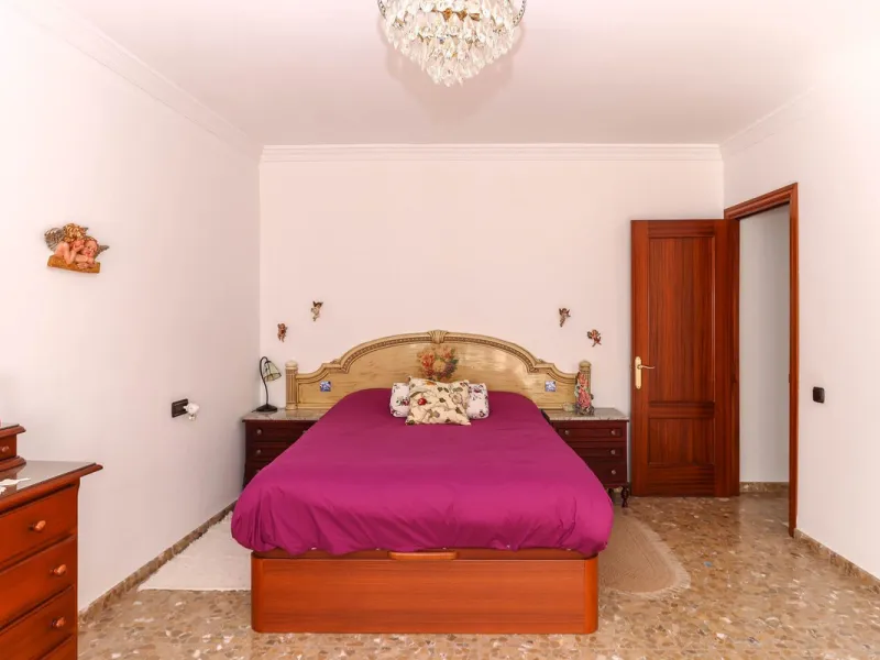 House - Townhouse в продаже в Casarabonela, Málaga. В доме 4 спален и 2 ванных комнат. Площадь дома 800 м². Площадь участка 3000 м²