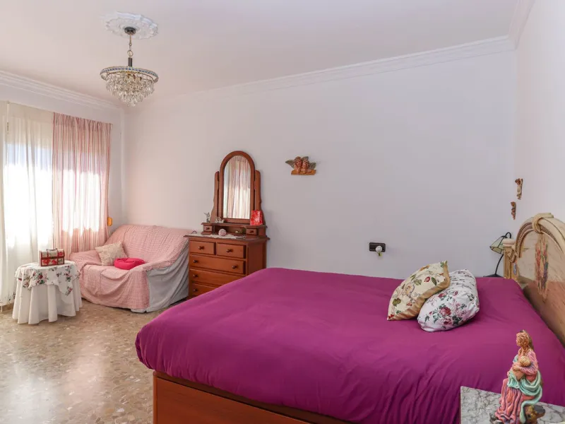 House - Townhouse в продаже в Casarabonela, Málaga. В доме 4 спален и 2 ванных комнат. Площадь дома 800 м². Площадь участка 3000 м²