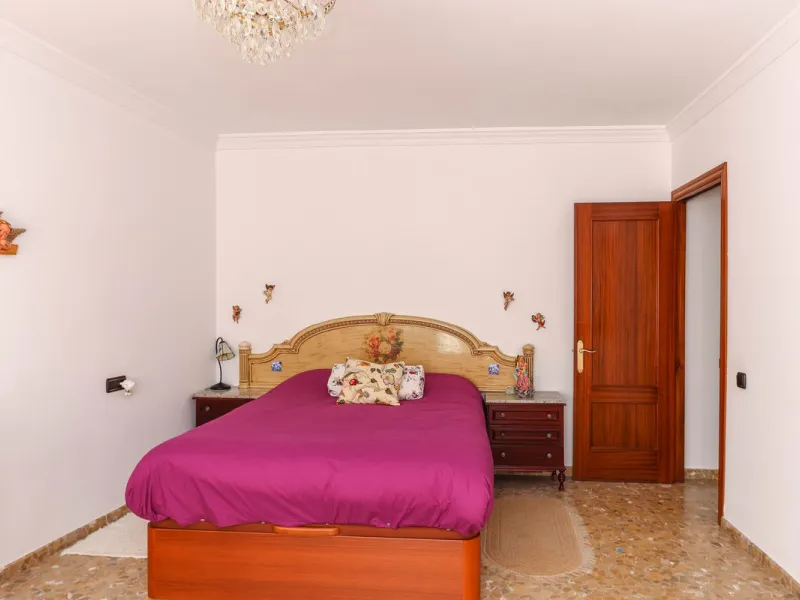 House - Townhouse в продаже в Casarabonela, Málaga. В доме 4 спален и 2 ванных комнат. Площадь дома 800 м². Площадь участка 3000 м²